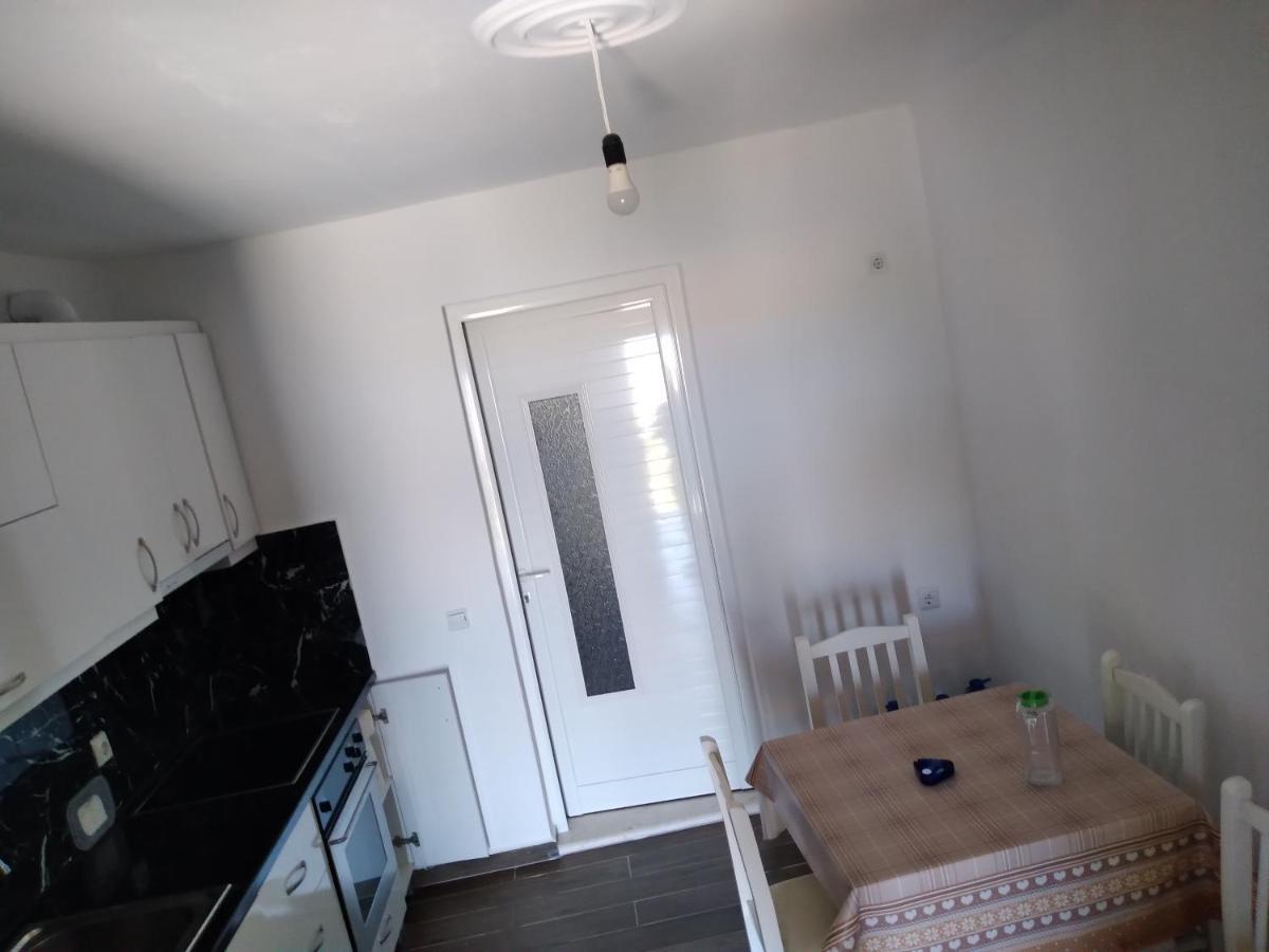 Condo Rooms Sarandë Buitenkant foto