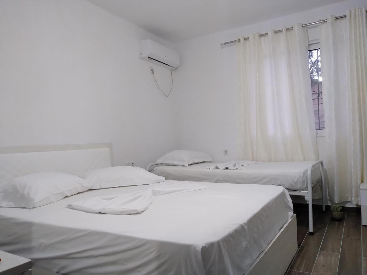 Condo Rooms Sarandë Buitenkant foto