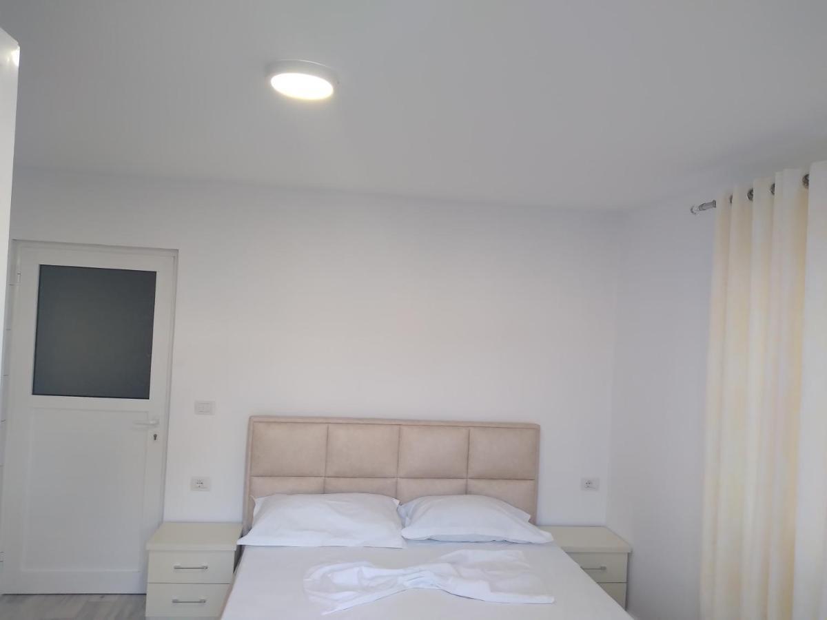 Condo Rooms Sarandë Buitenkant foto